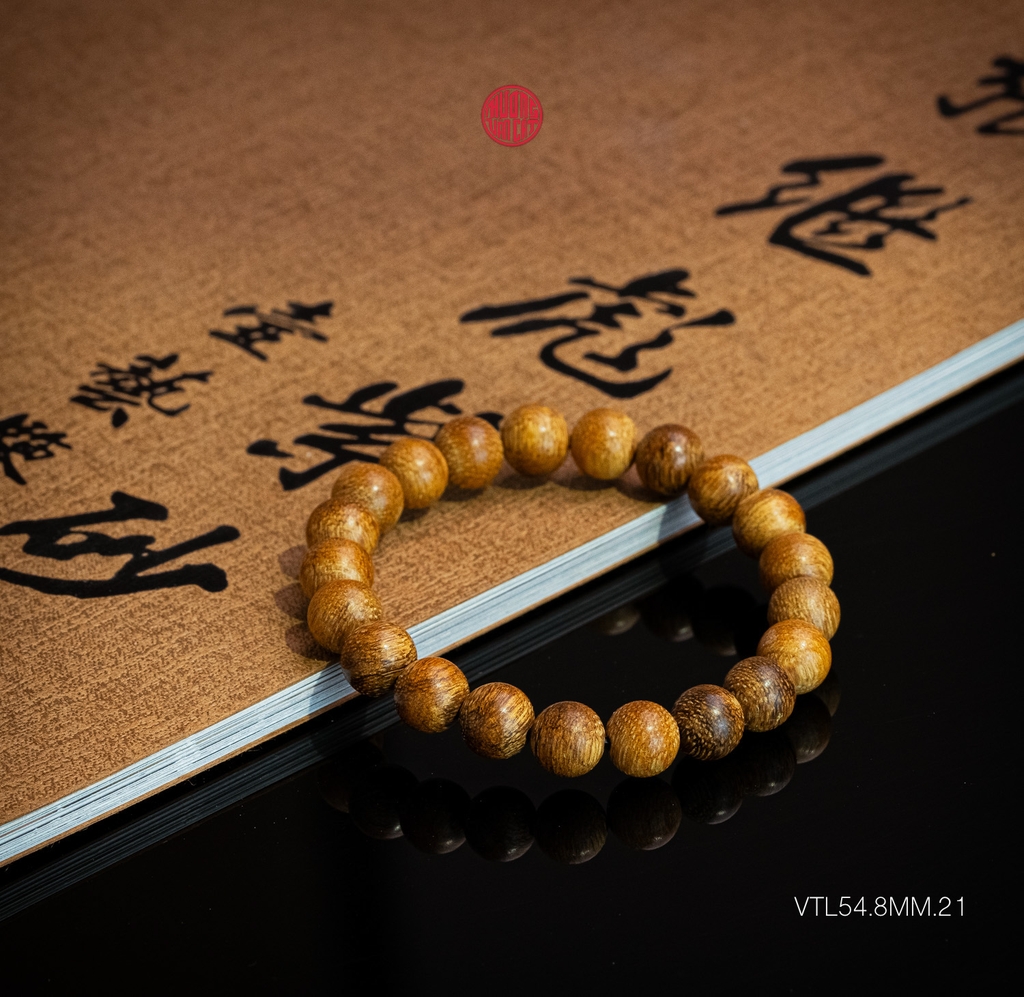 Vòng tay Trầm Hương rục cận chìm 8 li hàng xưa cho nữ