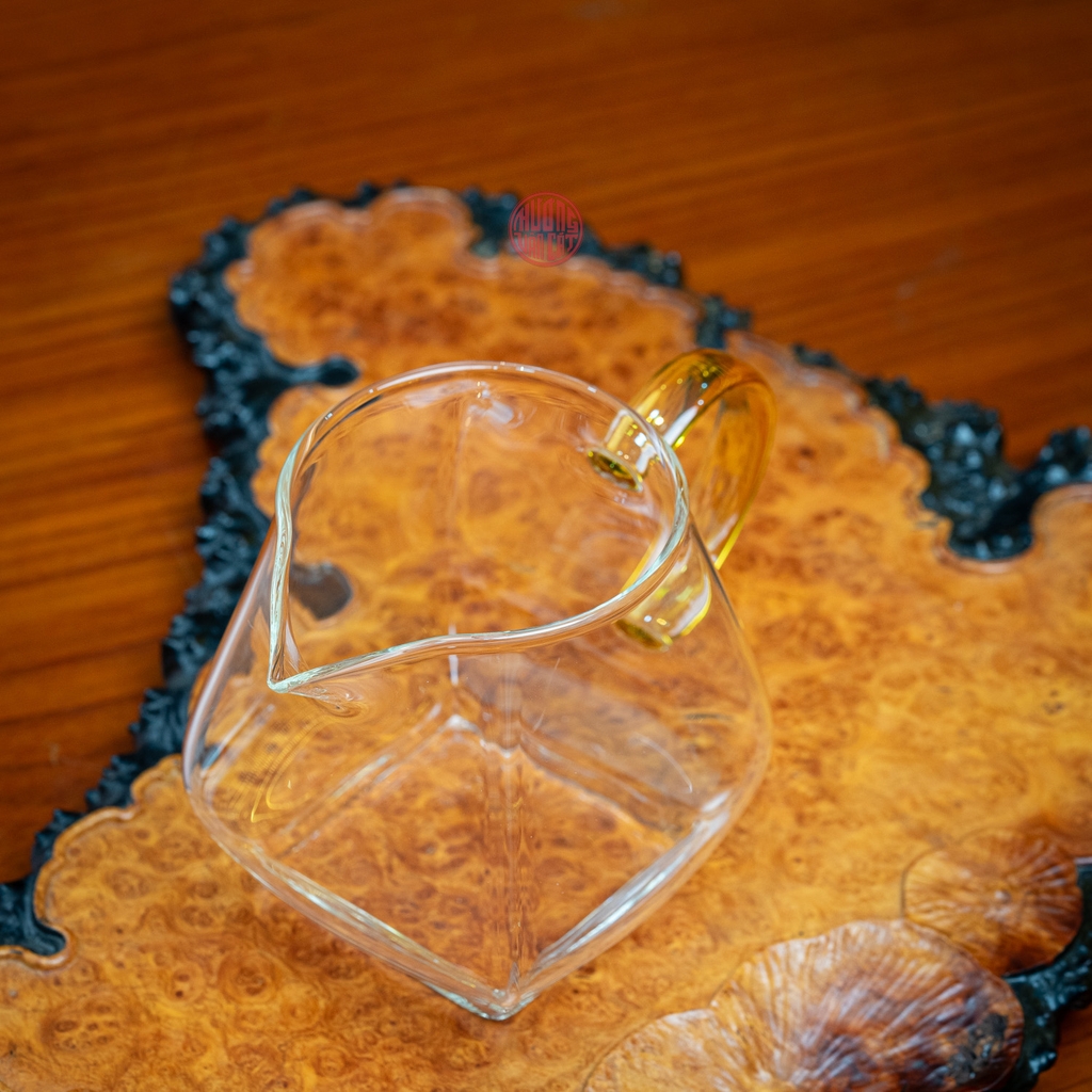 TỐNG THỦY TINH VUÔNG QUAI VÀNG 360ML