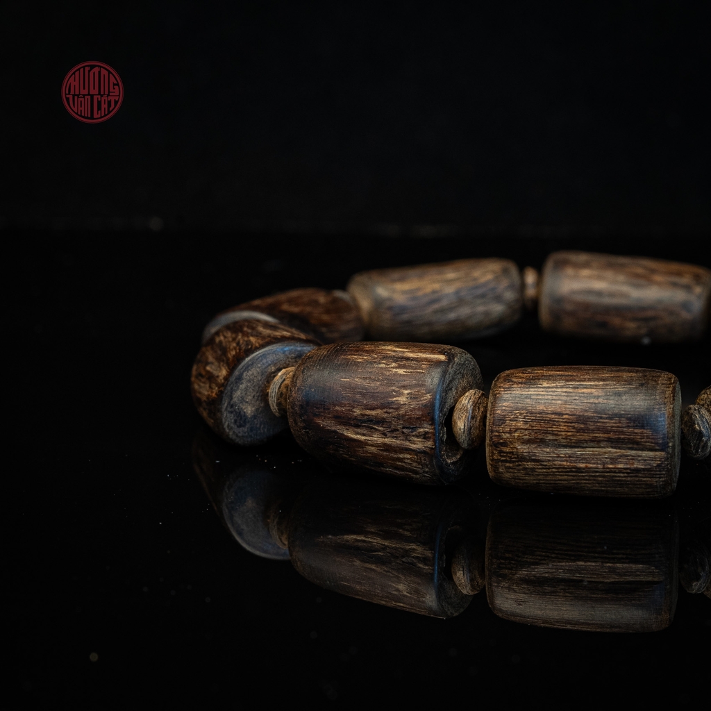 Vòng tay trầm hương chìm nước dạng hạt tự nhiên cho nam (11,2g)