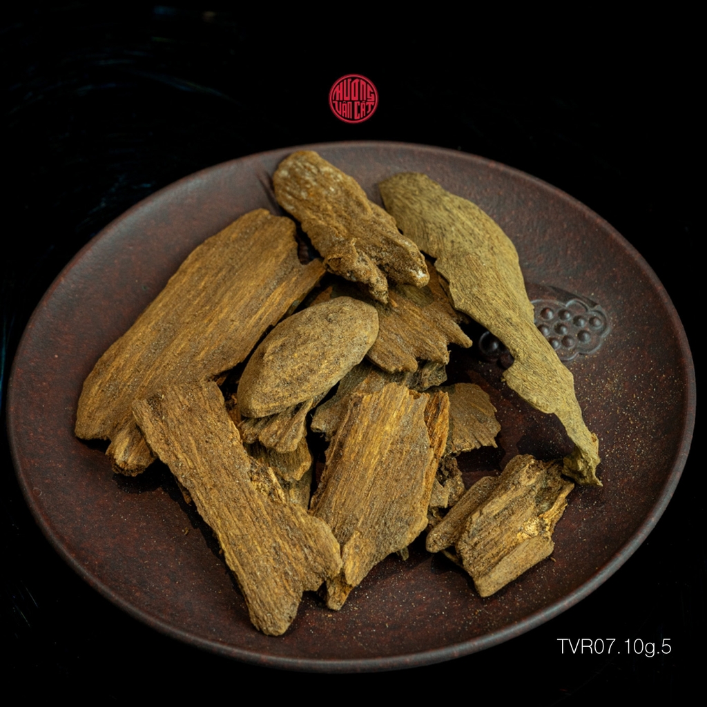 Vụn trầm rục vàng cao cấp hiếm có ( giá 10 gram )