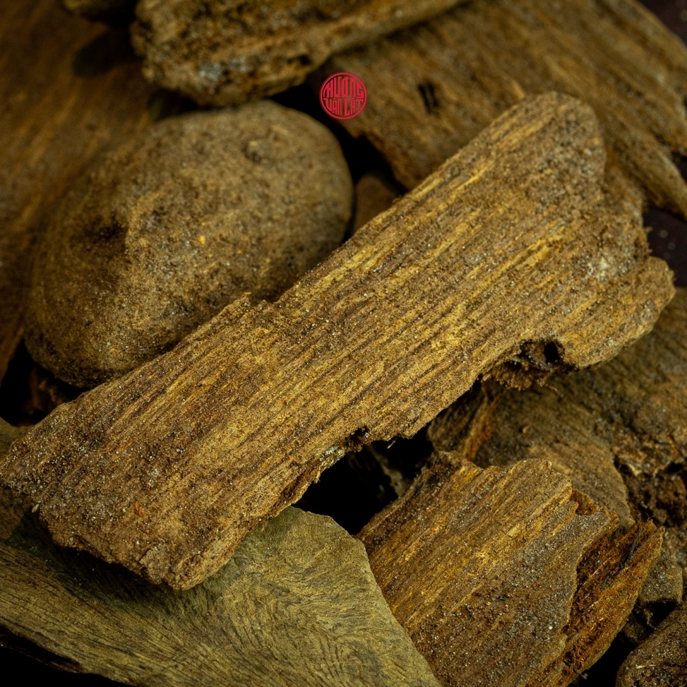 Vụn trầm rục vàng cao cấp hiếm có ( giá 10 gram )