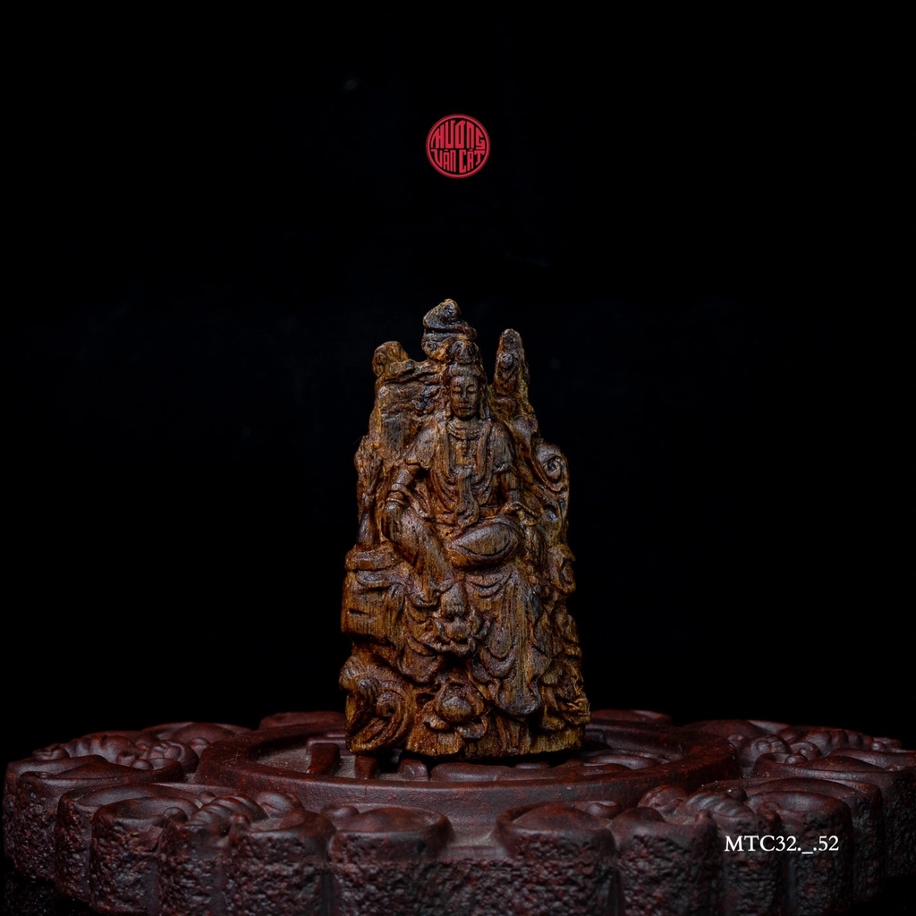 Tượng trầm hương chìm nước khắc Quan Âm Tự Tại (Hiếm)