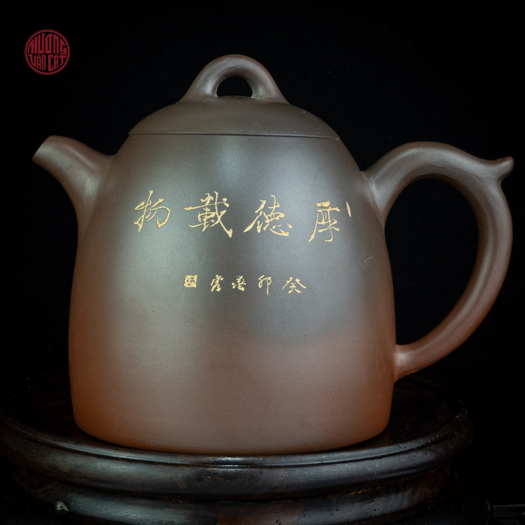 Ấm trà nê hưng dáng tần quyền khắc sơn thủy