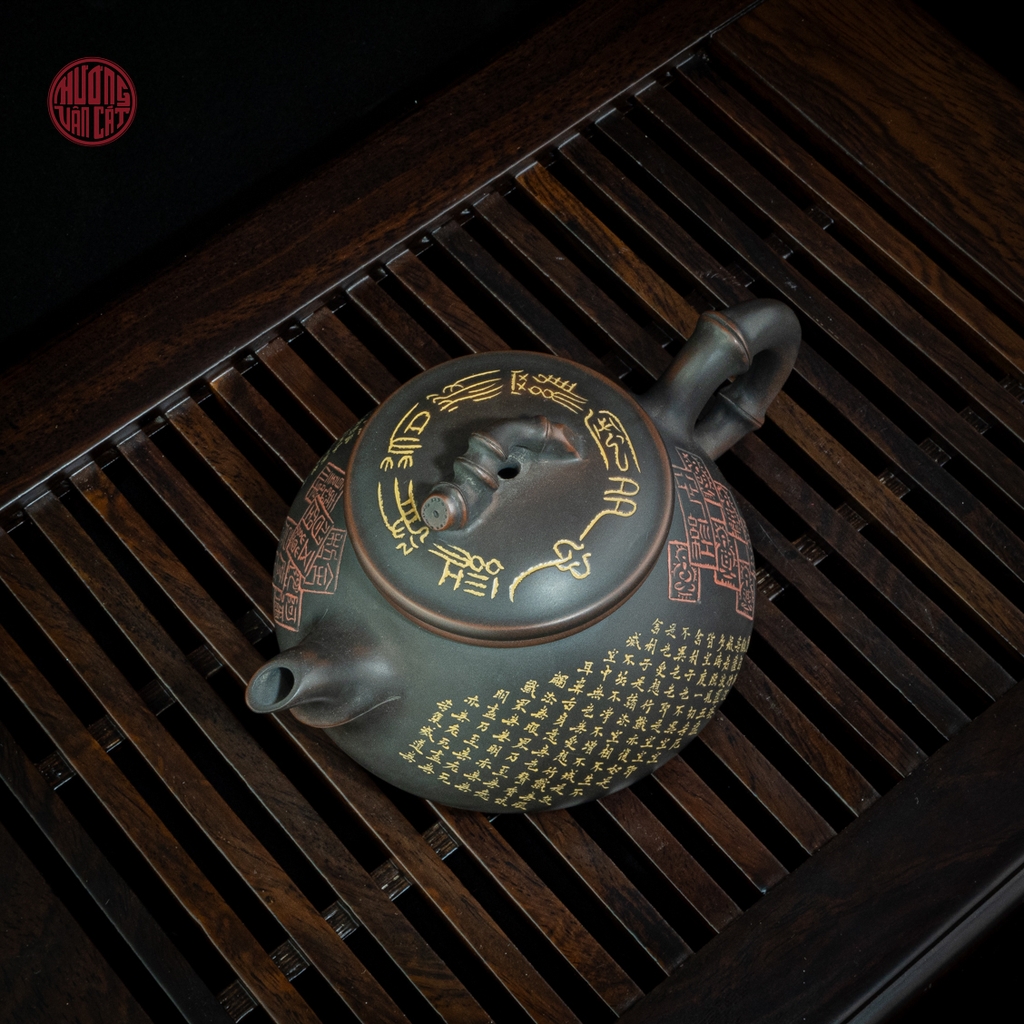 Ấm trà nê hưng dáng song tuyến trúc khắc Bát nhã kinh
