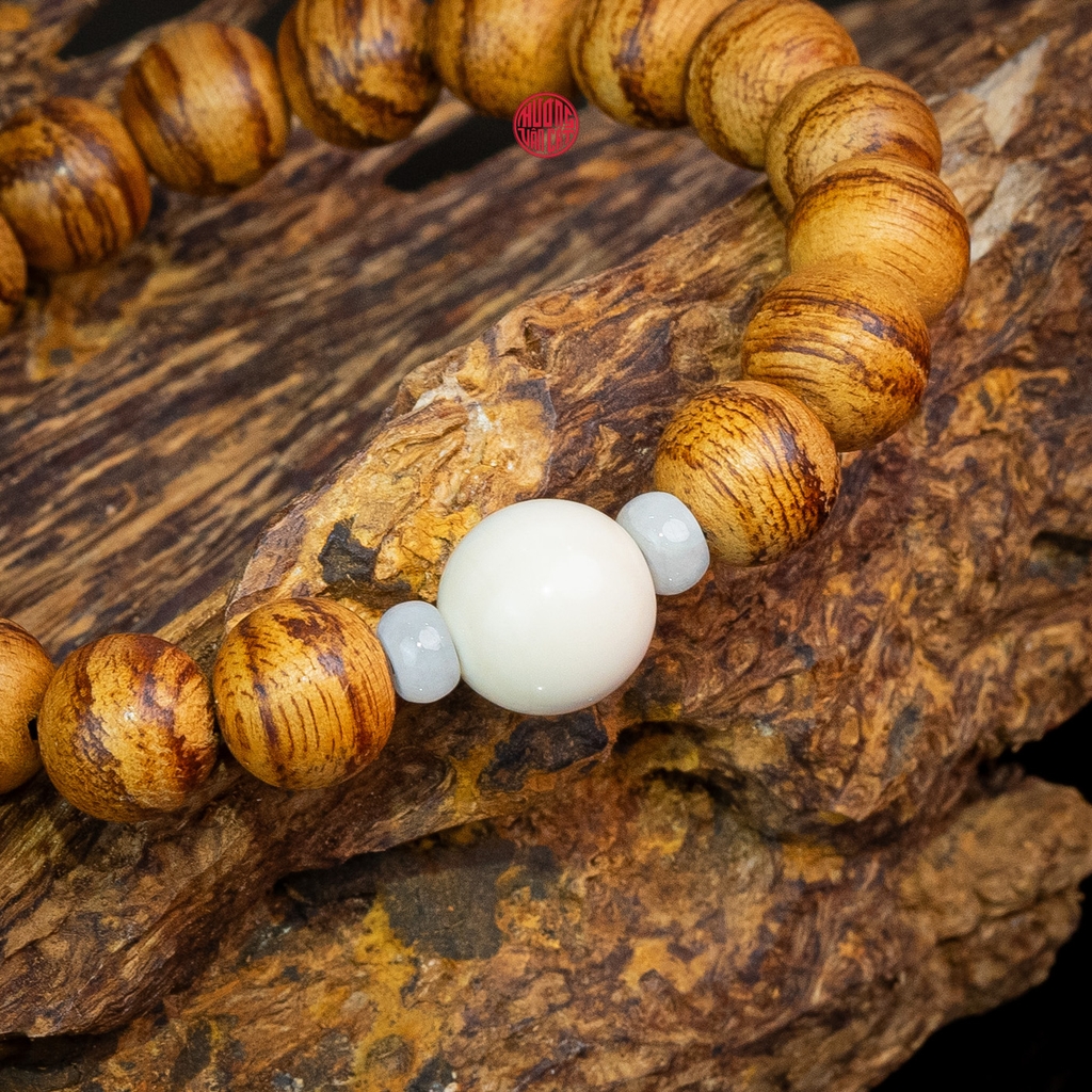 Vòng trầm hương tròn banh quầng 10 li mix ngọc trắng cao cấp