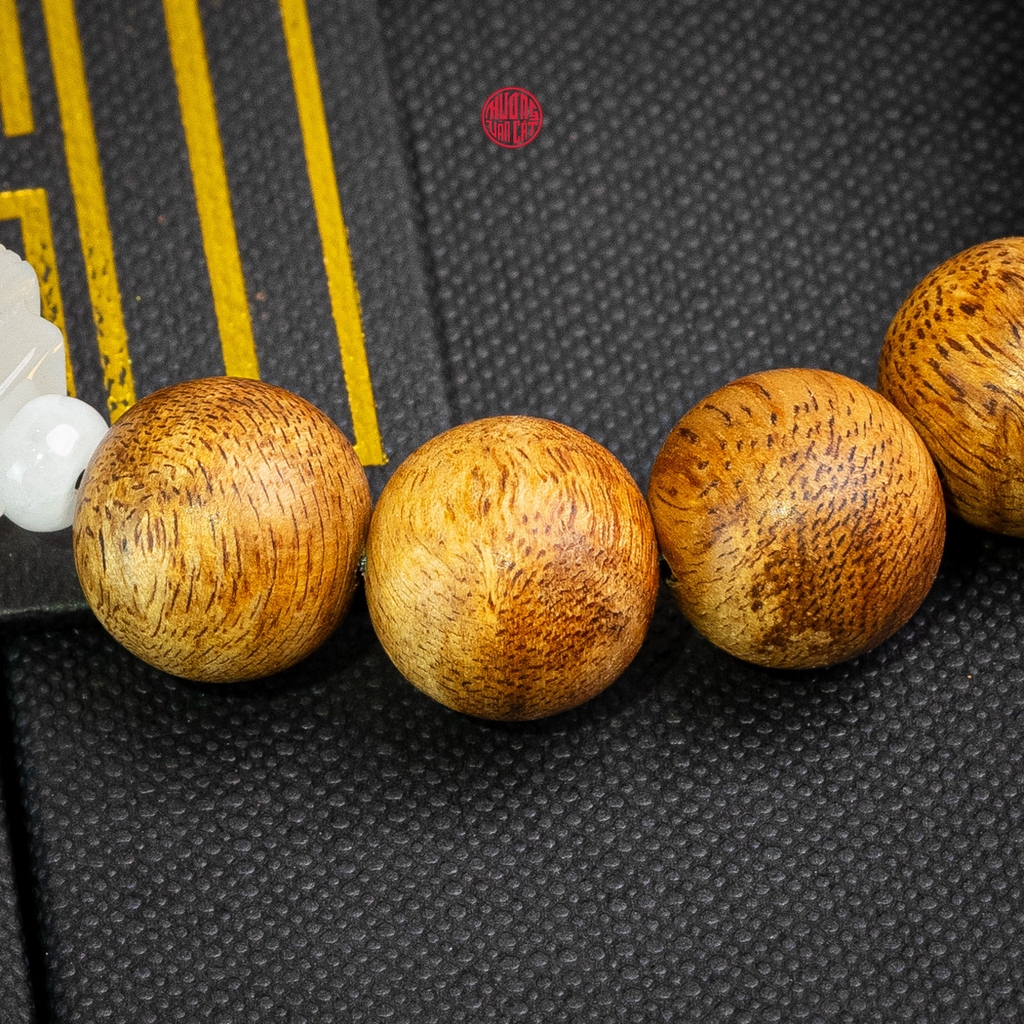 Vòng trầm hương banh già tròn 12 li mix đá trắng