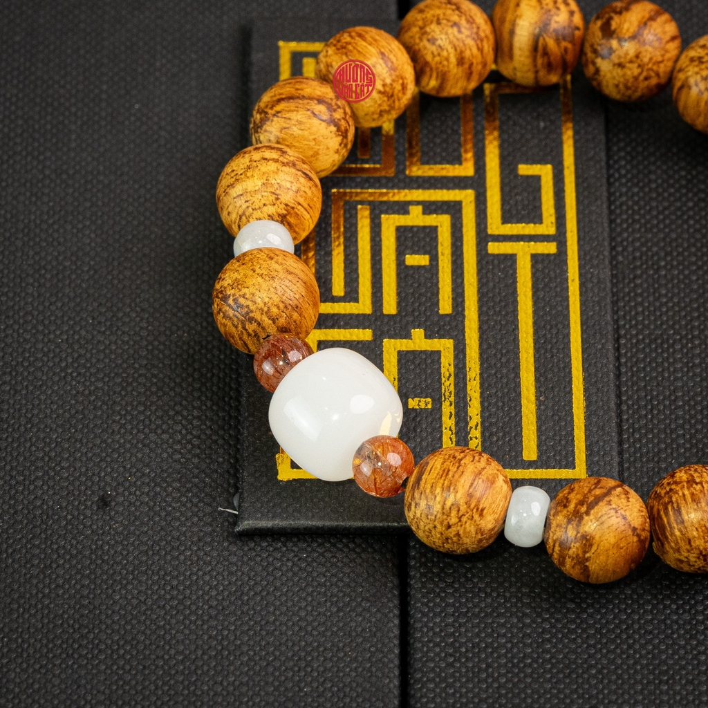 Vòng trầm hương tròn banh quầng 10 li mix ngọc trắng