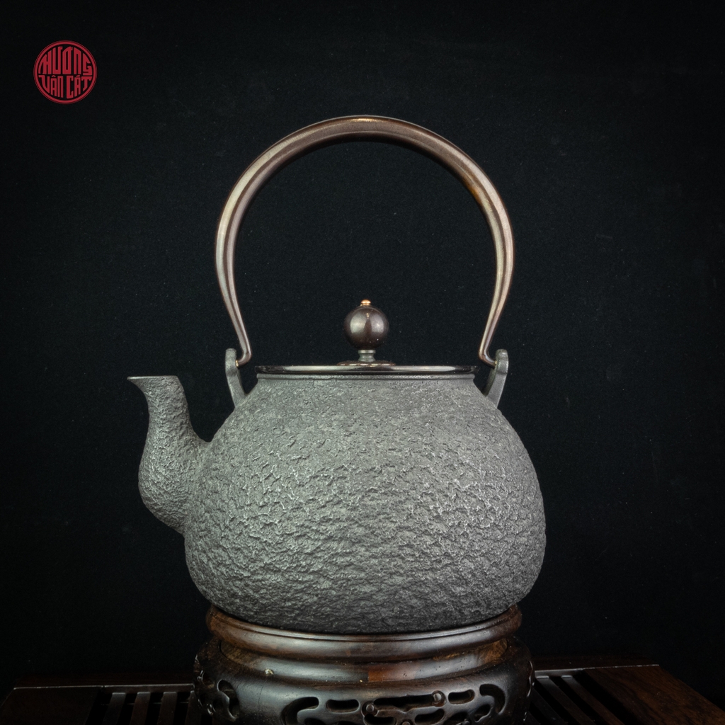 Ấm gang tetsubin