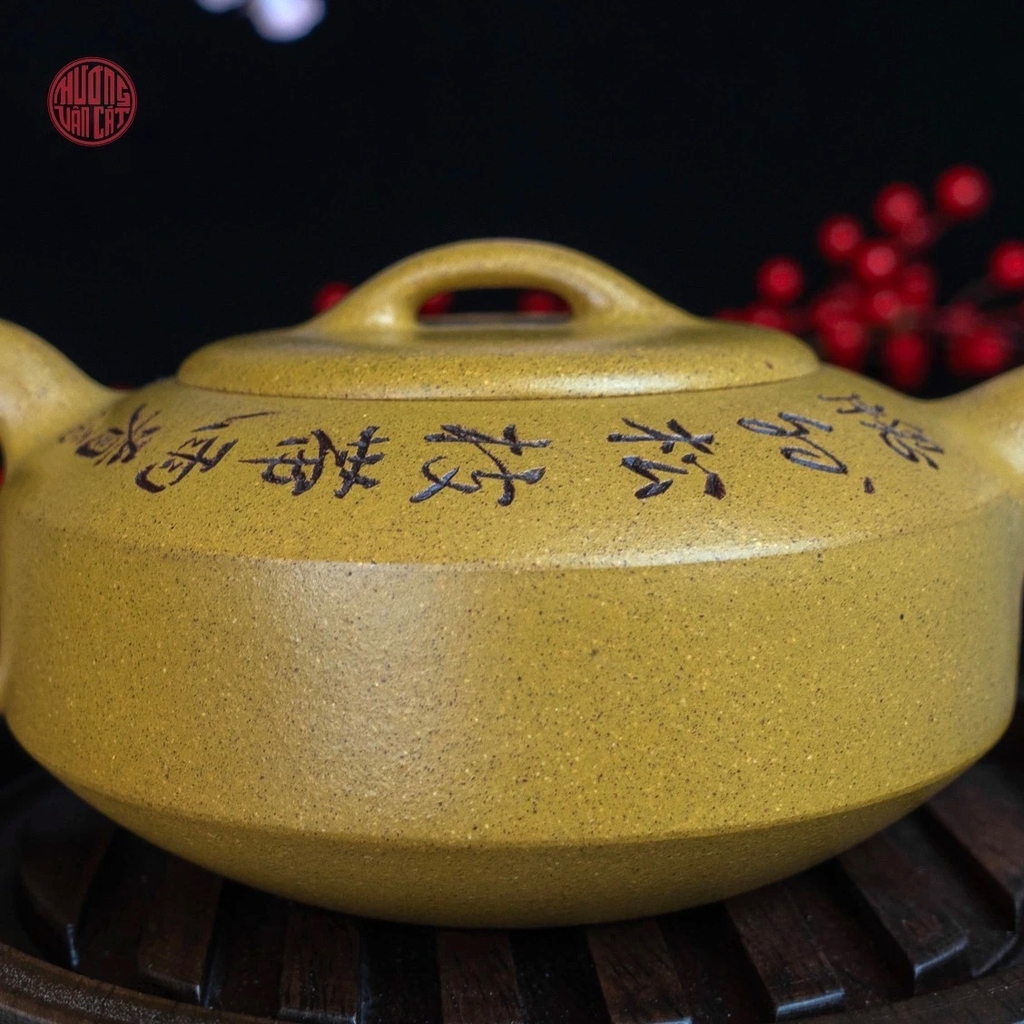Ấm trà tử sa đoàn nê đất cũ khắc cành tùng