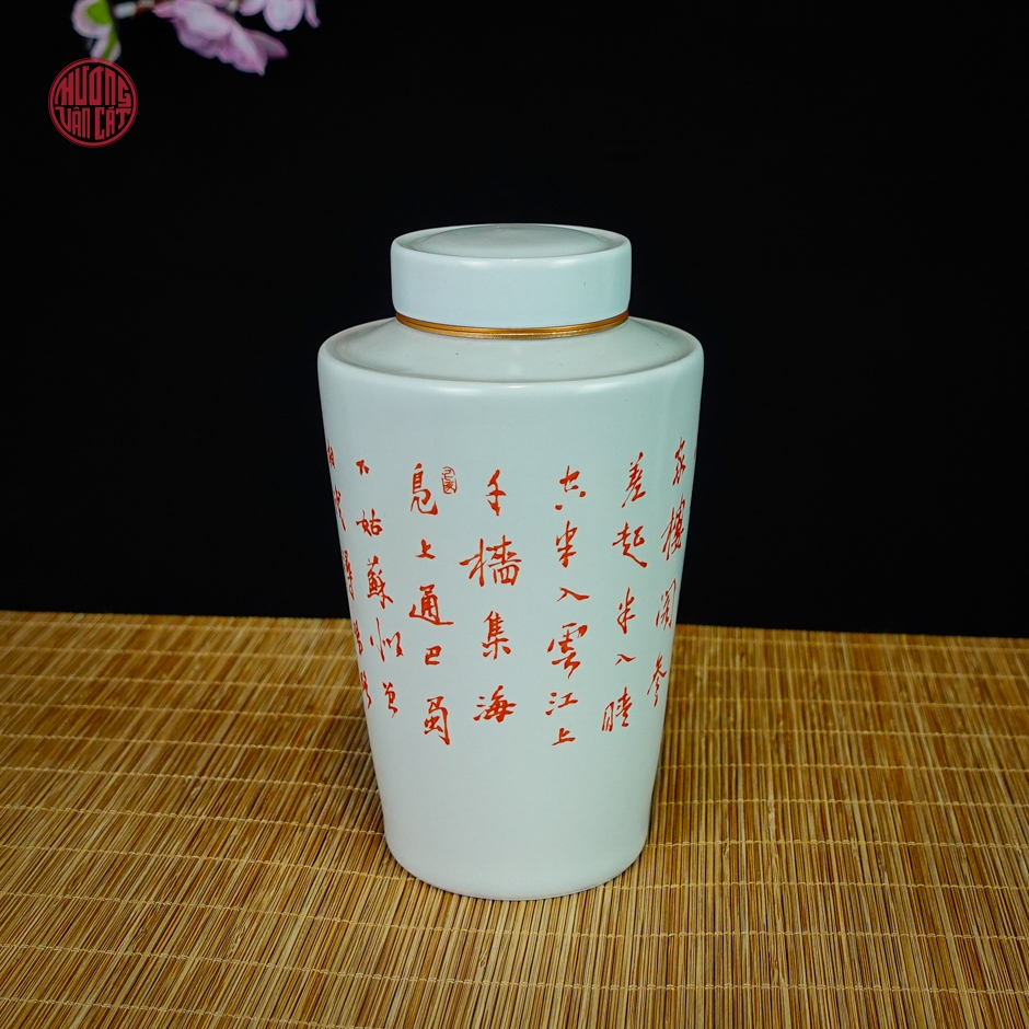 Lọ đựng trà sứ nắp xoáy dáng cao vẽ trúc đỏ ( 350ml )