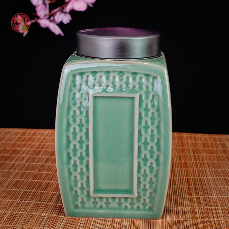 Lọ đựng trà sứ men ngọc dáng vuông nắp xoáy ( 900ml )