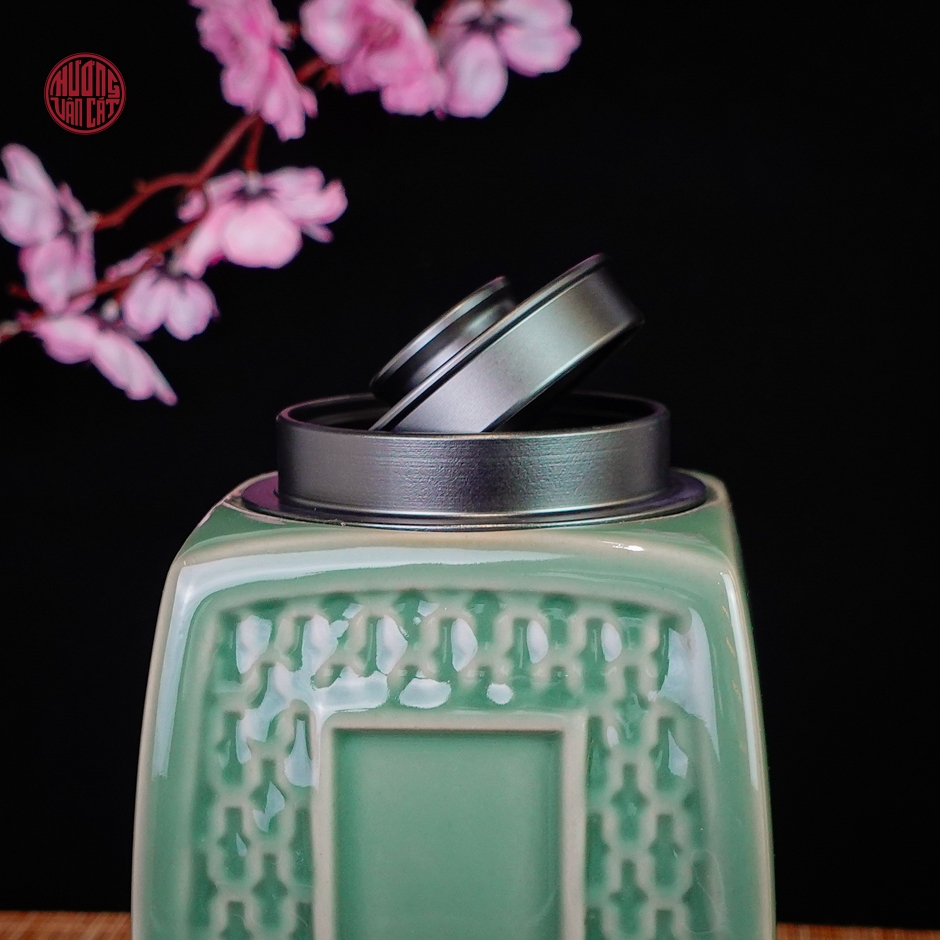 Lọ đựng trà sứ men ngọc dáng vuông nắp xoáy ( 900ml )