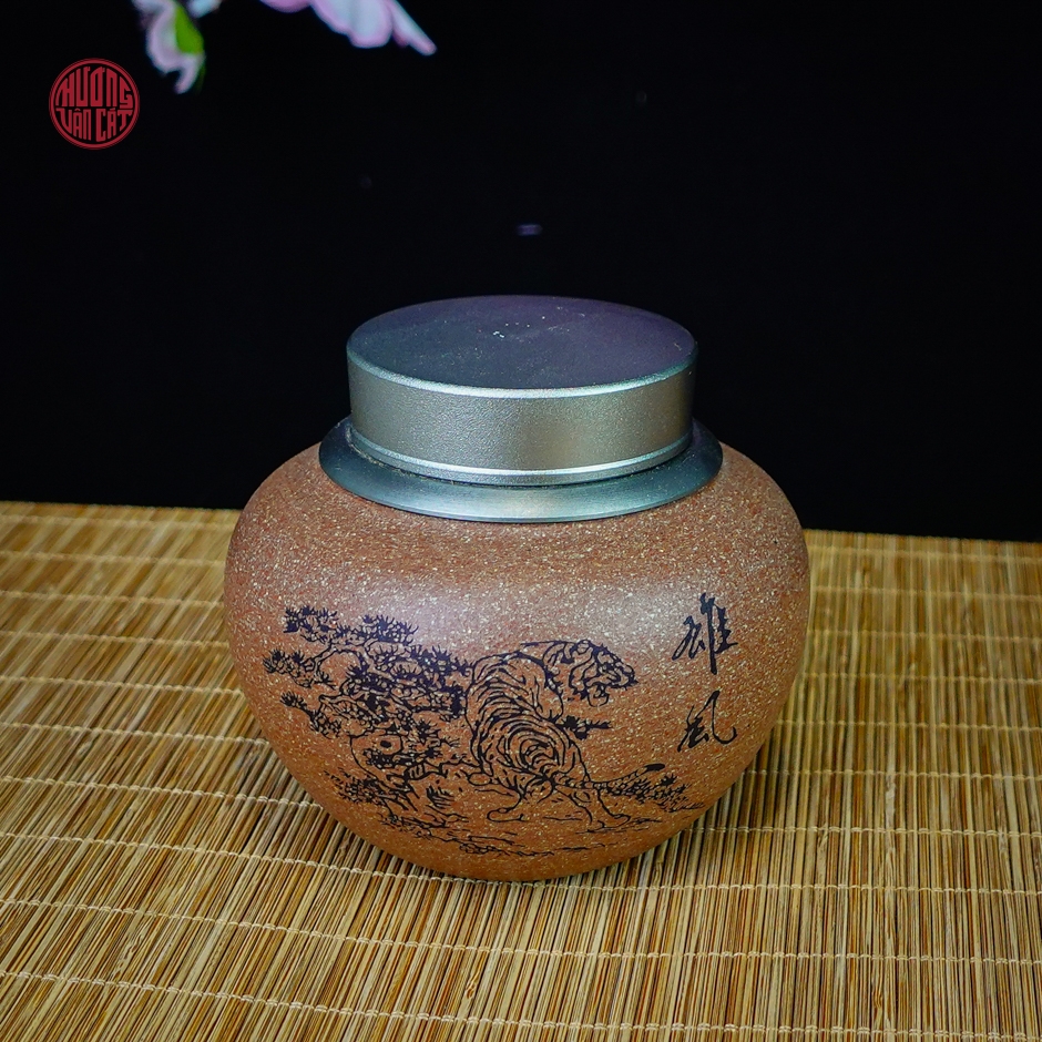 Lọ trà mini gốm tử sa nắp 2 lớp khắc hổ ( 240ml )