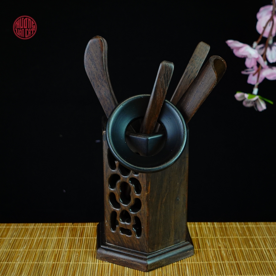 Bộ dụng cụ pha trà gỗ gụ vuông