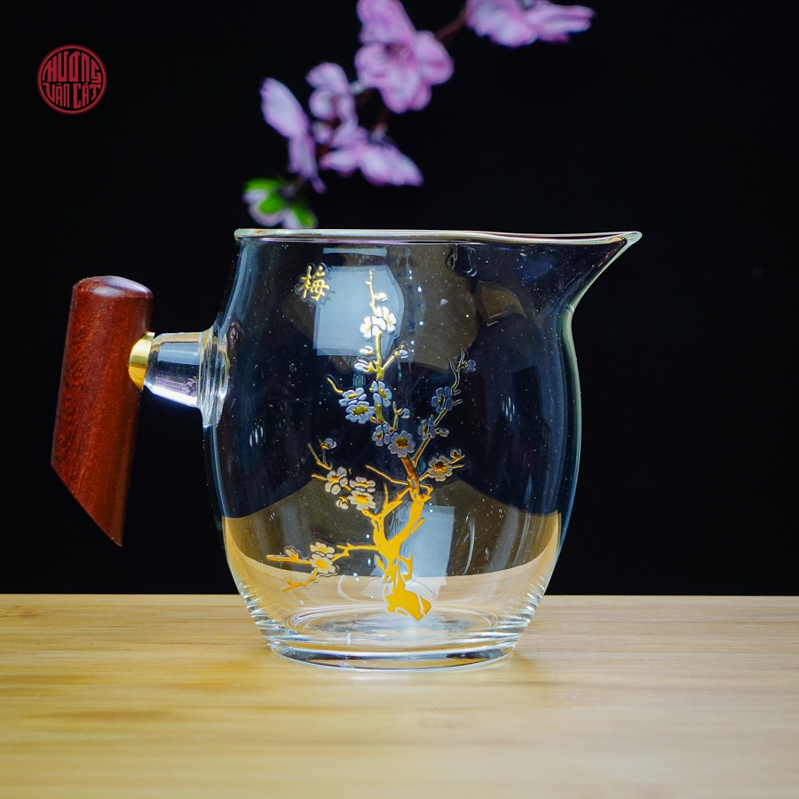 Chén tống trà thủy tinh quai gỗ họa đào