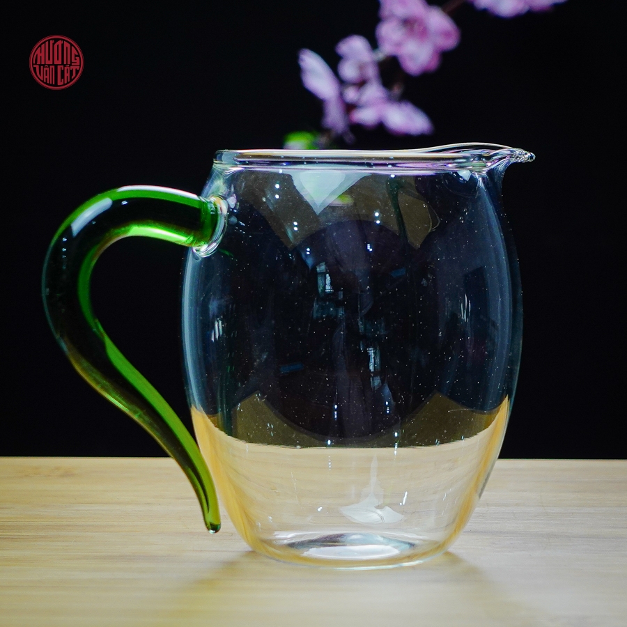 Chén tống trà thủy tinh có quai xanh