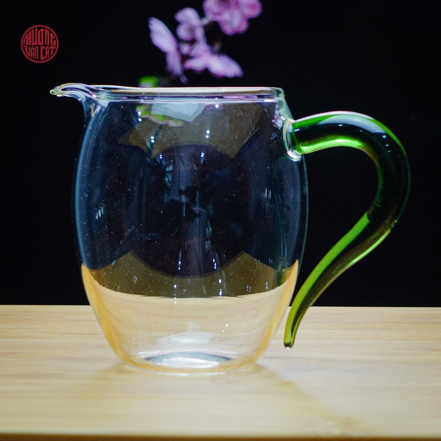 Chén tống trà thủy tinh có quai xanh