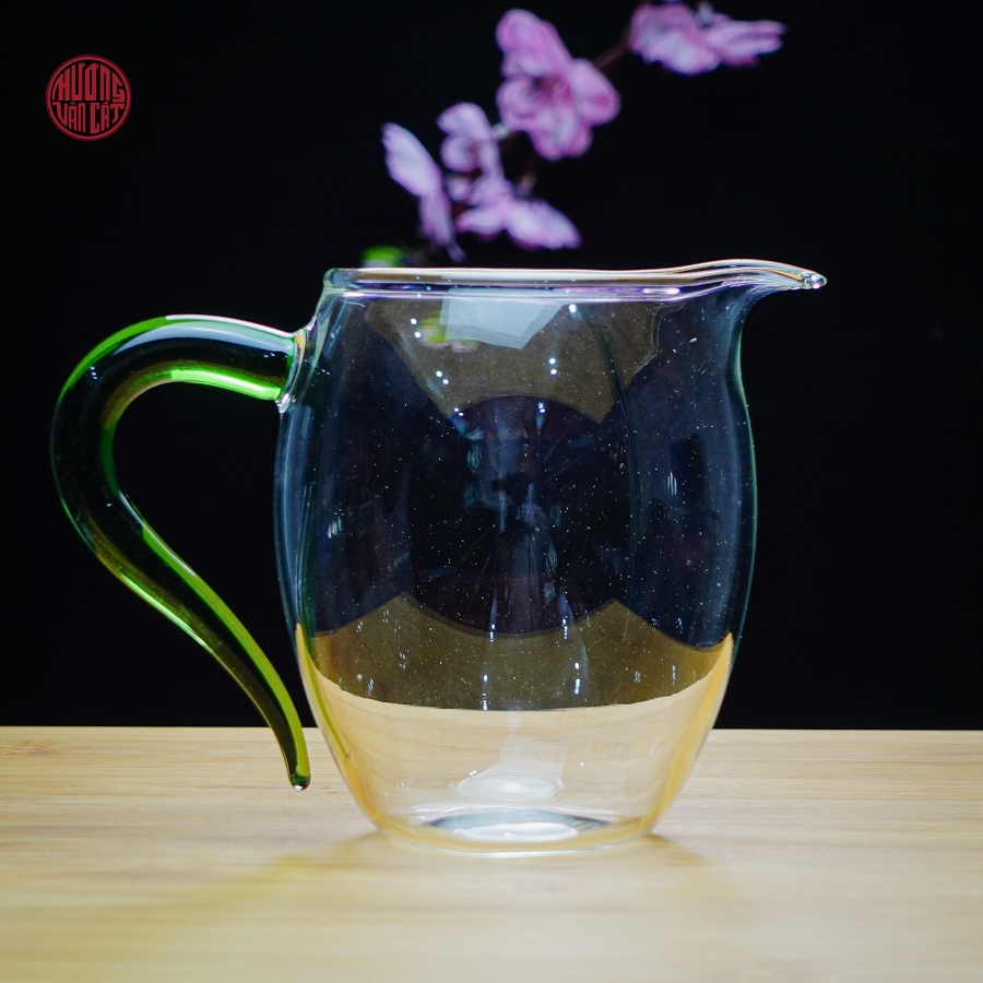 Chén tống trà thủy tinh có quai xanh