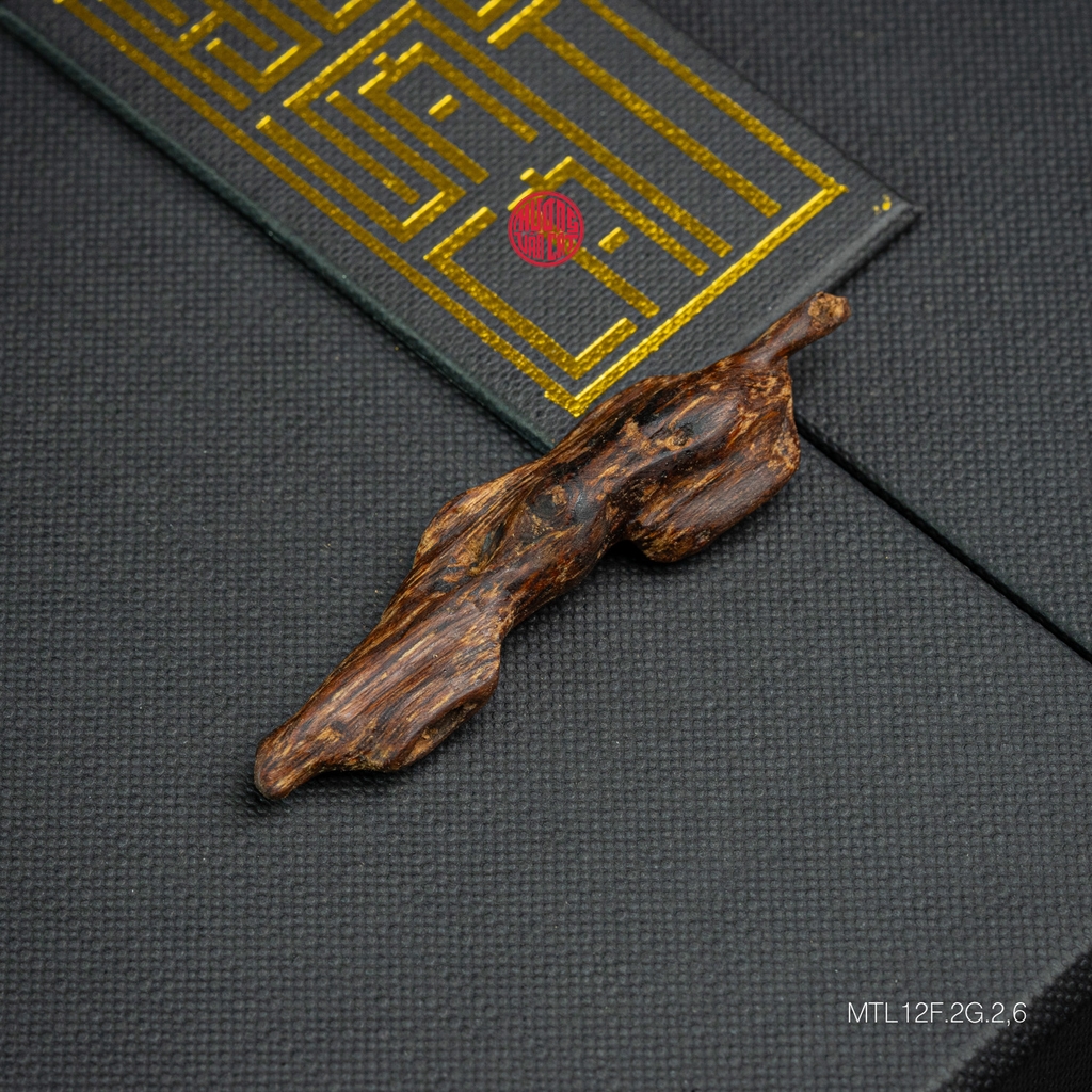 MẶT DÂY CHUYỀN TRẦM HƯƠNG CẬN CHÌM DÁNG TỰ NHIÊN (2G)