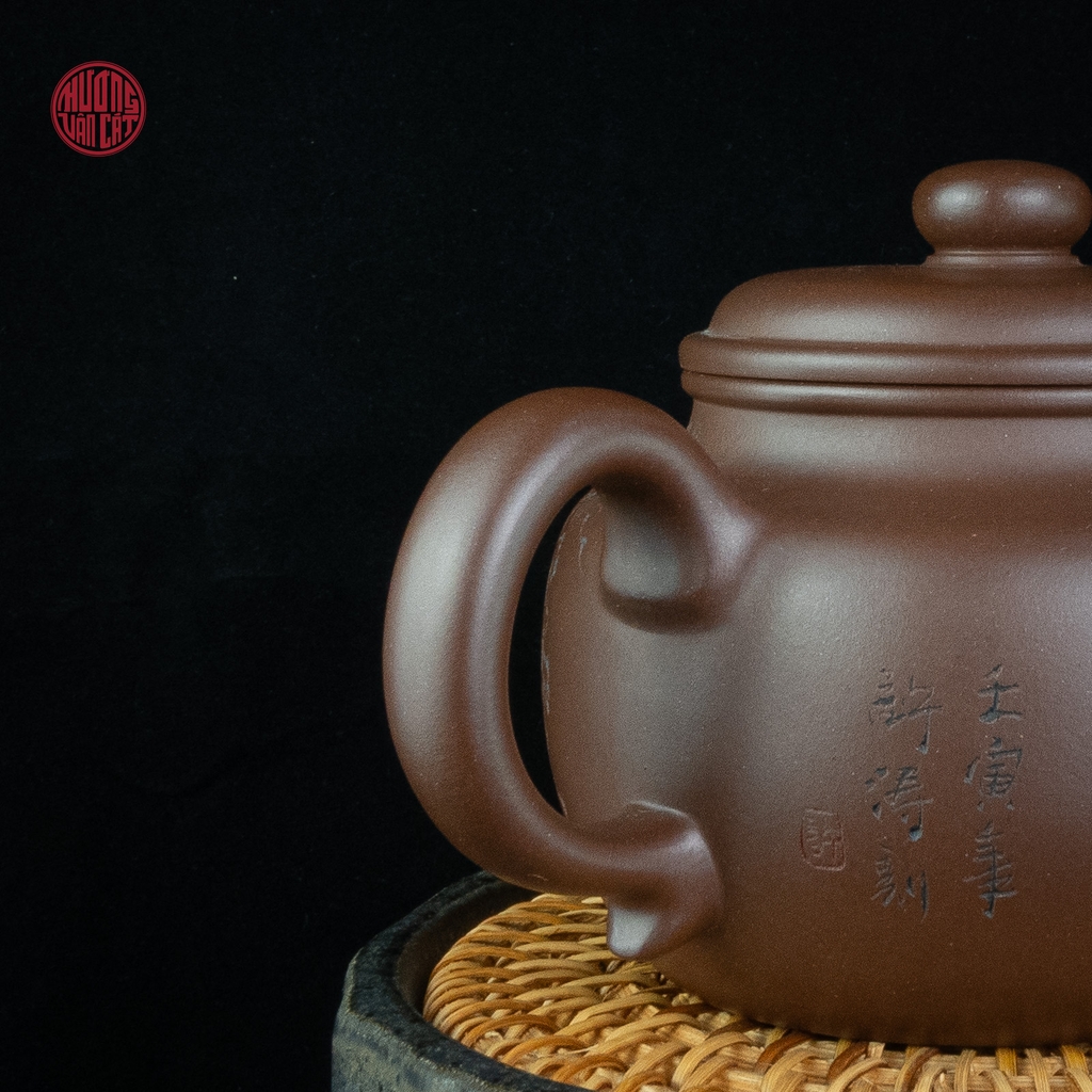 Ấm trà tử sa đất cũ đức trung khắc lão tùng đế tào thanh ( 280ml)