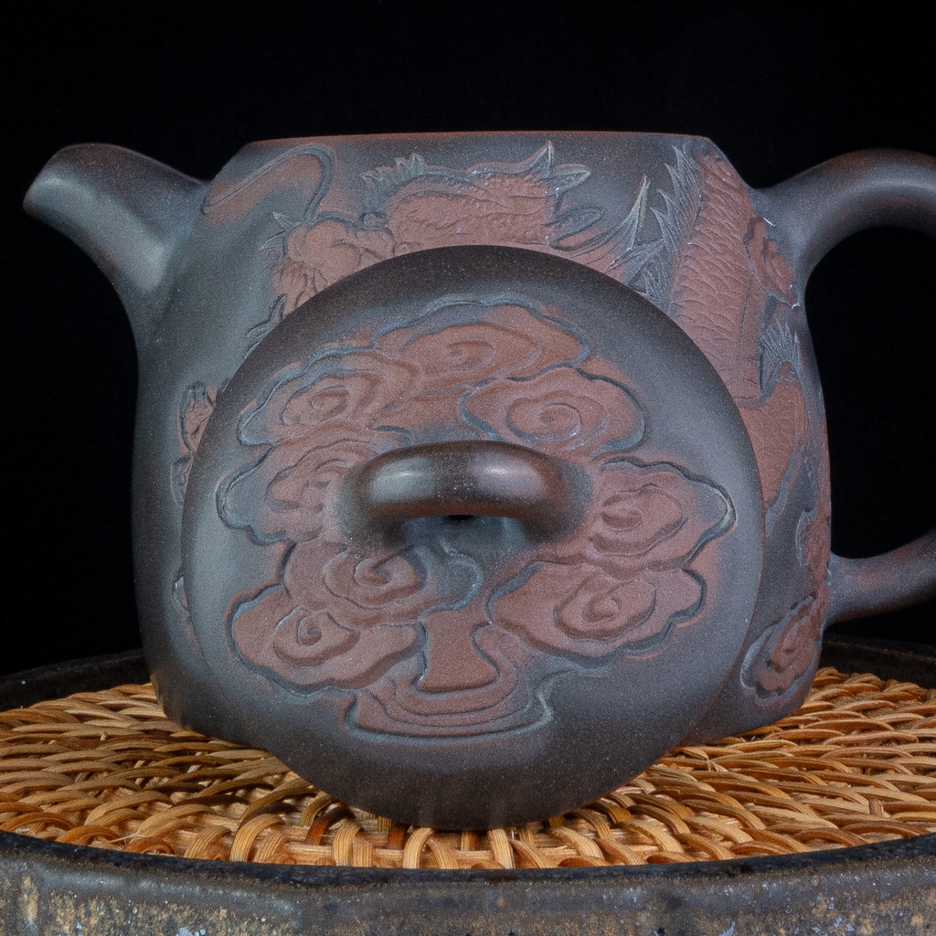 Ấm trà nê hưng Tần quyền khắc rồng (300ml)