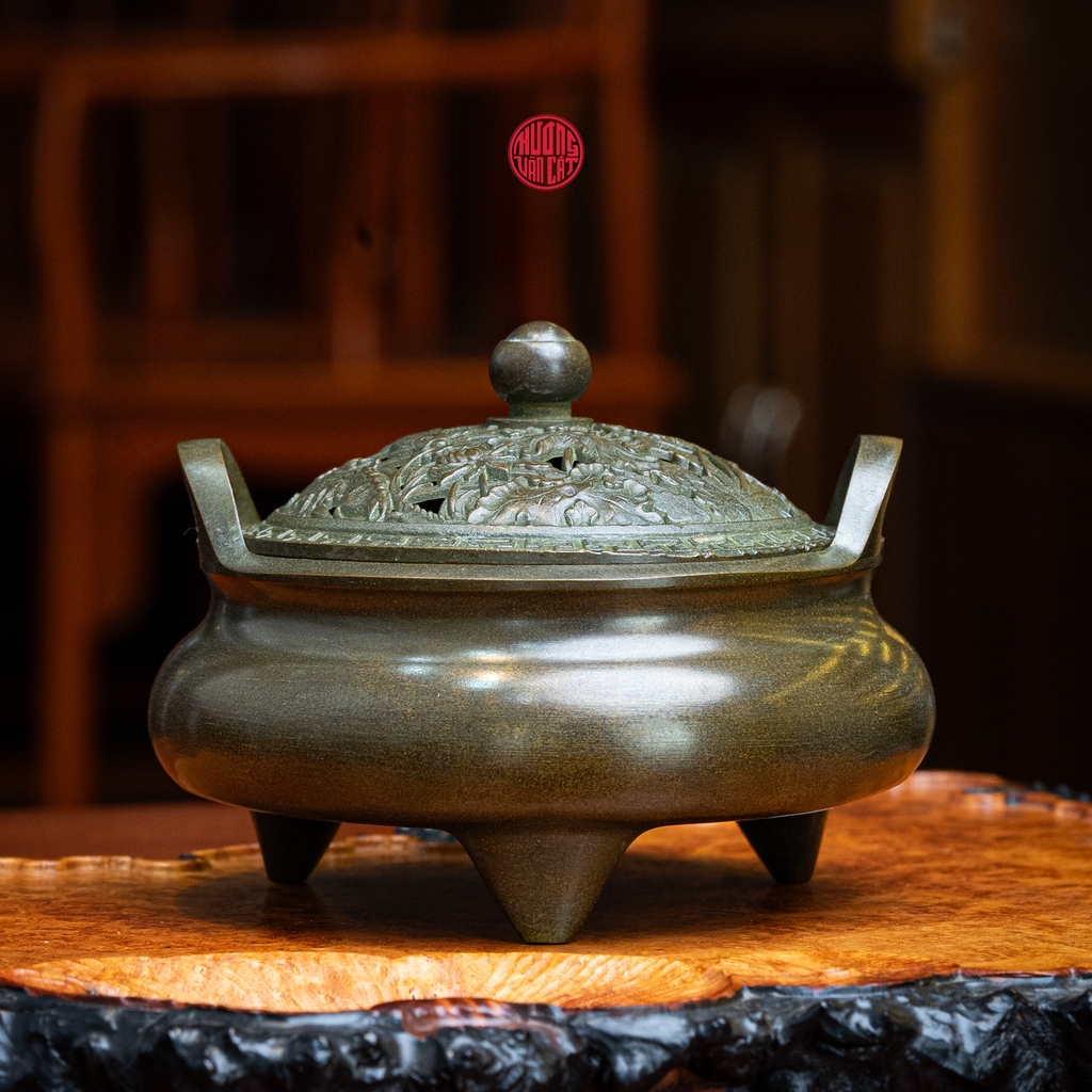 LƯ ĐỒNG CAO CẤP BA CHÂN NẮP HOA SEN