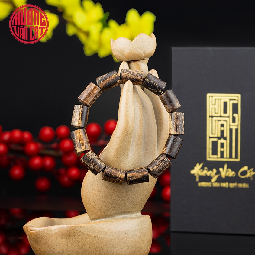Vòng tay Trầm Hương lu thống 10 li chìm nước