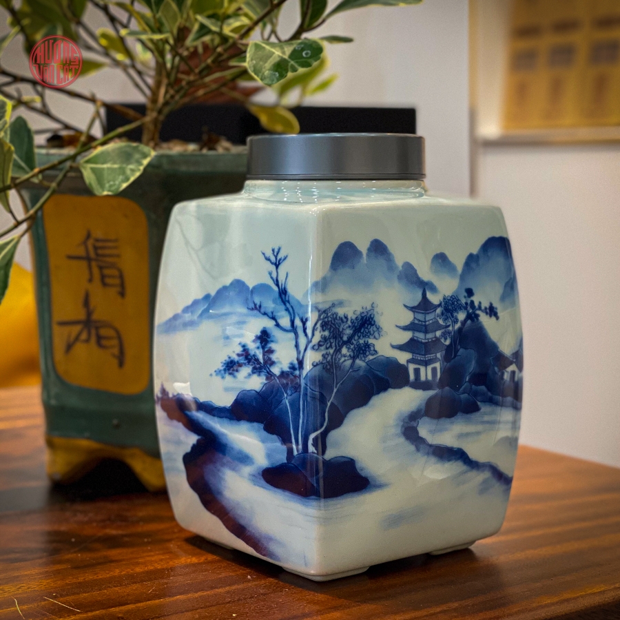 Hũ đựng trà sứ cảnh đức vẽ tay sơn thủy dáng vuông ( 1800ml )