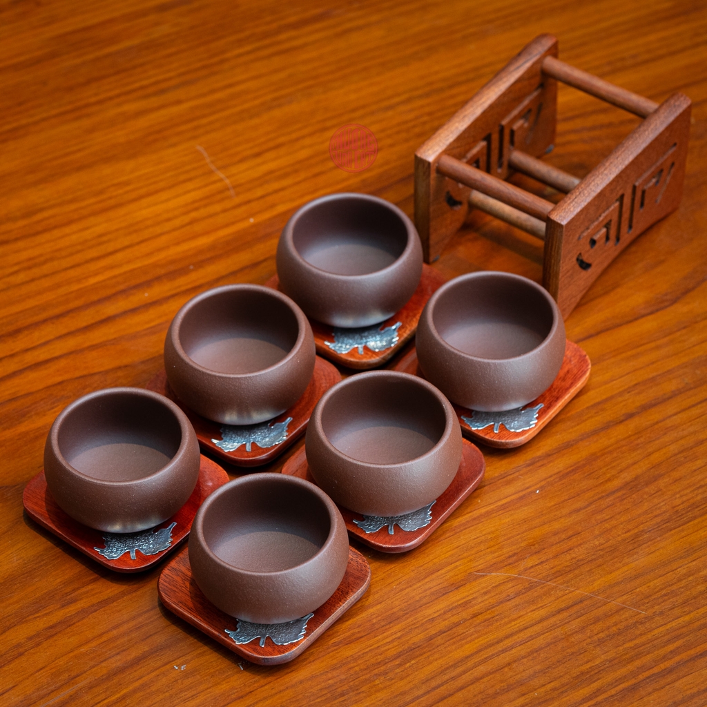 LÓT CHÉN GỖ HƯƠNG VUÔNG ĐÍNH LÁ INOX