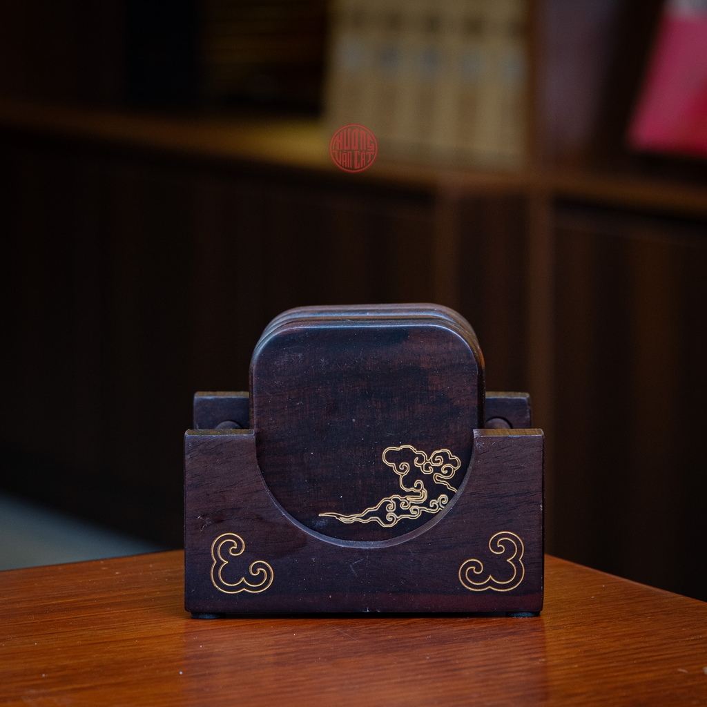 LÓT CHÉN VUÔNG GỖ GỤ KHẮC MÂY