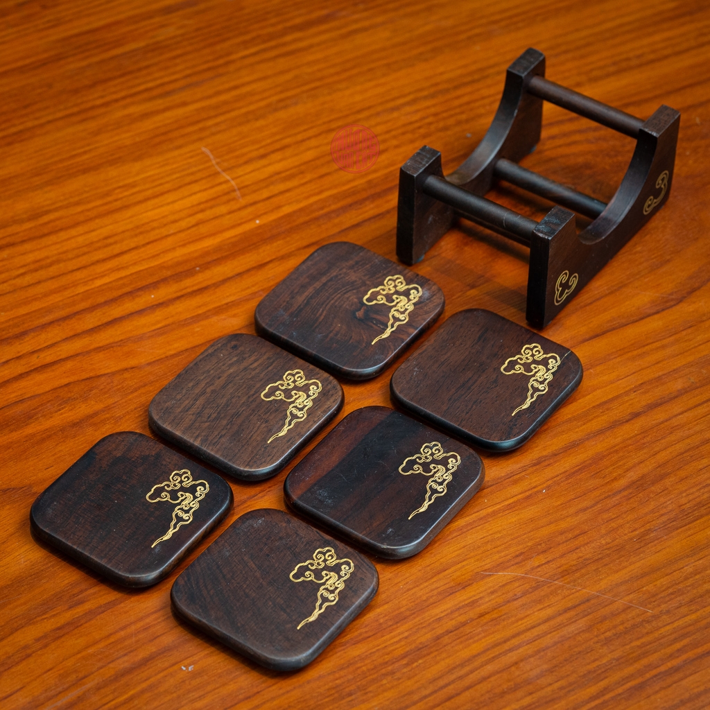 LÓT CHÉN VUÔNG GỖ GỤ KHẮC MÂY