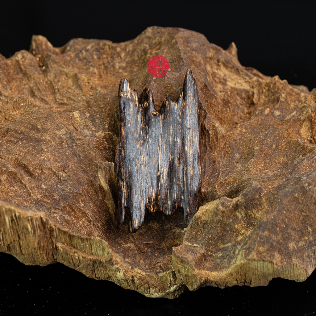 MẶT DÂY CHUYỀN TRẦM HƯƠNG CHÌM NƯỚC DÁNG TỰ NHIÊN (3G)