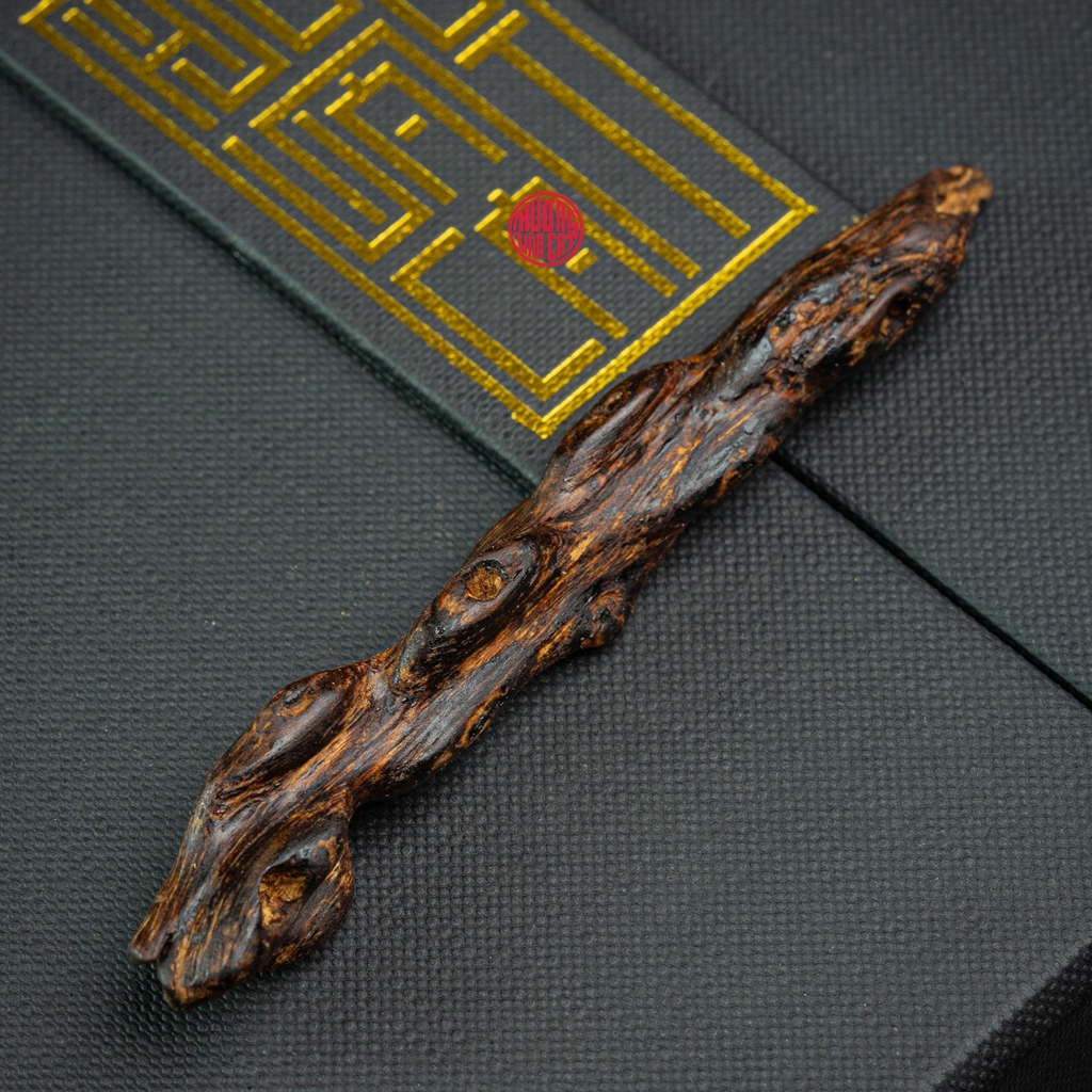 MẶT DÂY CHUYỀN TRẦM HƯƠNG CẬN CHÌM DÁNG TỰ NHIÊN (5,1G)