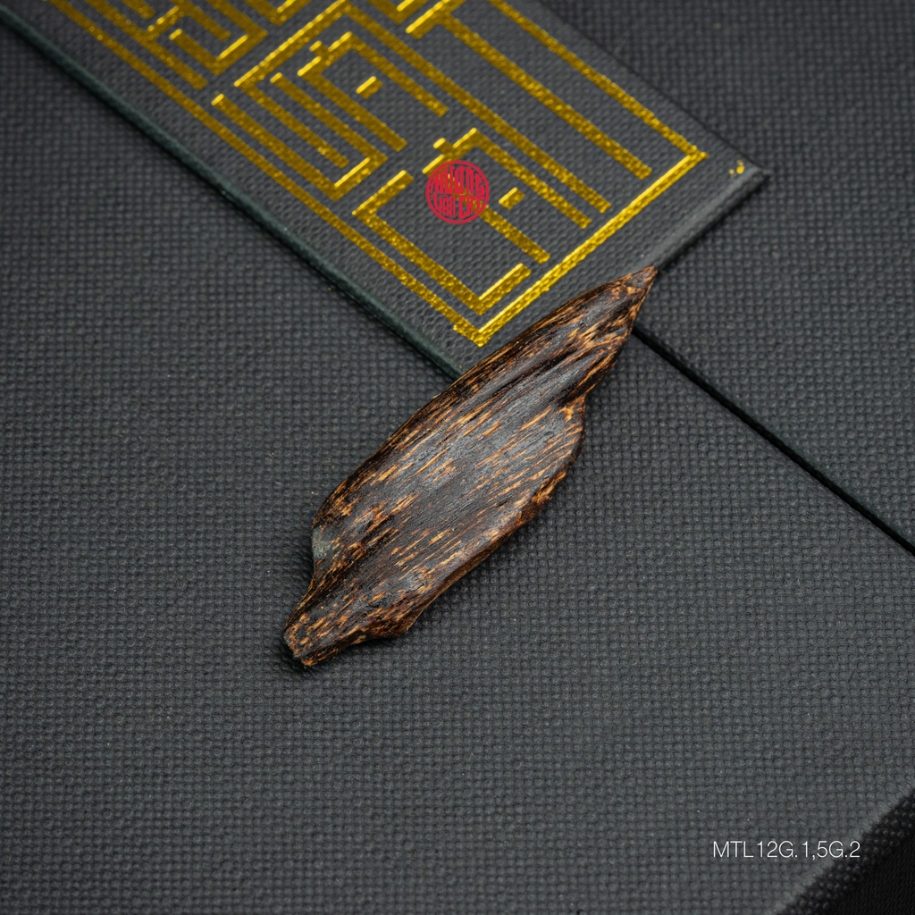 MẶT DÂY CHUYỀN TRẦM HƯƠNG CẬN CHÌM DÁNG TỰ NHIÊN (1,5G)