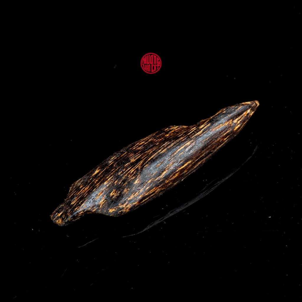 MẶT DÂY CHUYỀN TRẦM HƯƠNG CẬN CHÌM DÁNG TỰ NHIÊN (1,5G)