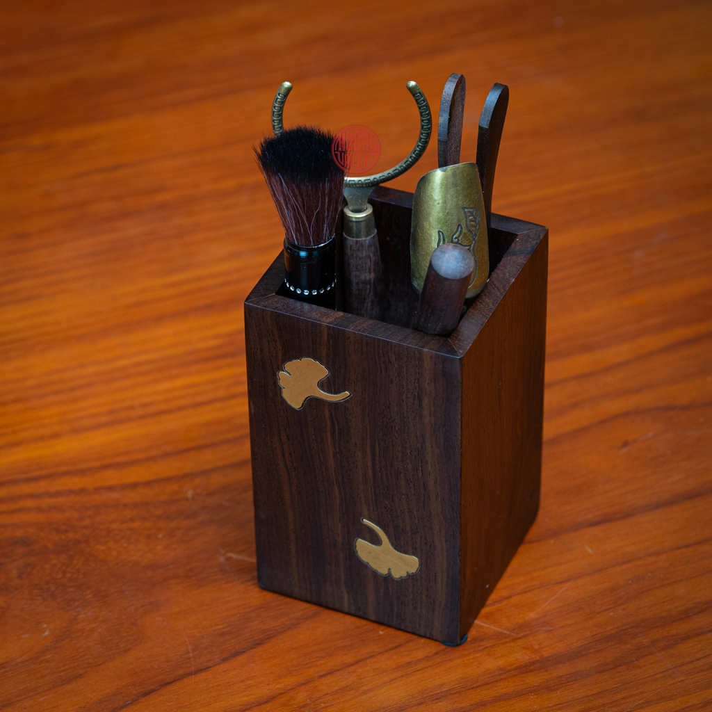 BỘ TRÀ CỤ NHIỀU MÓN HÌNH VUÔNG KHẮC CỎ MAY MẮN