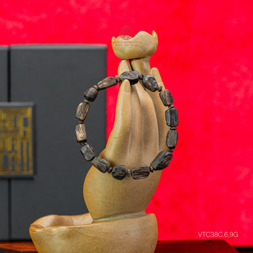 Vòng tay trầm hương chìm nước dạng hạt tự nhiên loại hiếm (6,9g)