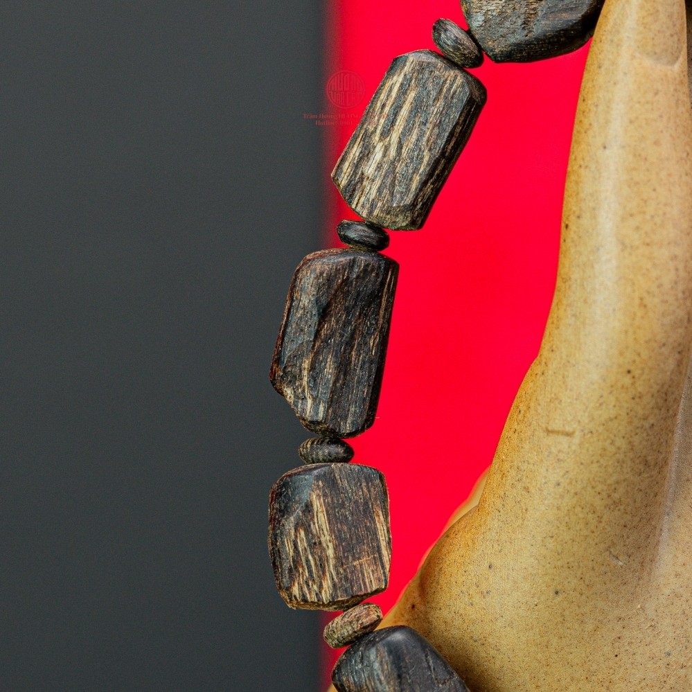 Vòng tay trầm hương chìm nước dạng hạt tự nhiên loại hiếm (6,9g)