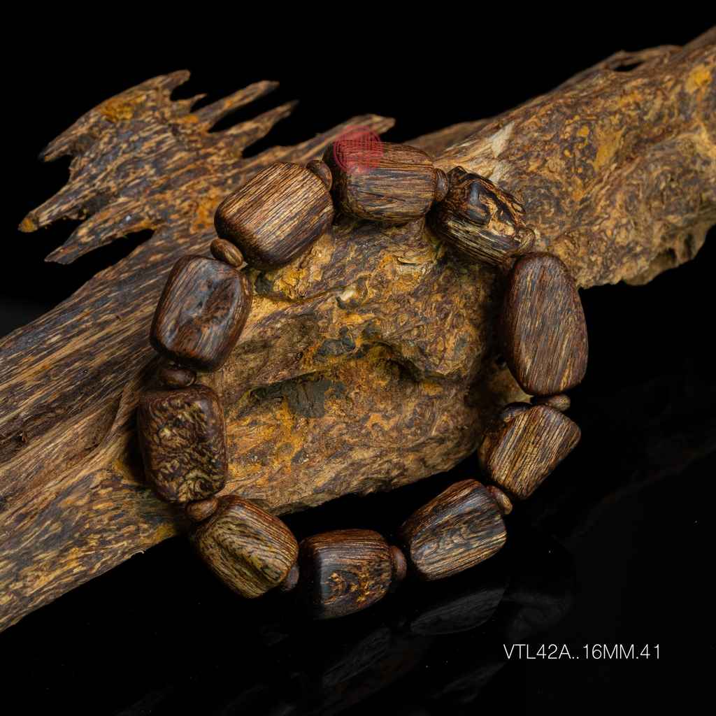 Vòng tay Trầm Hương cận chìm dạng hạt tự nhiên Hiếm ( size nam to )