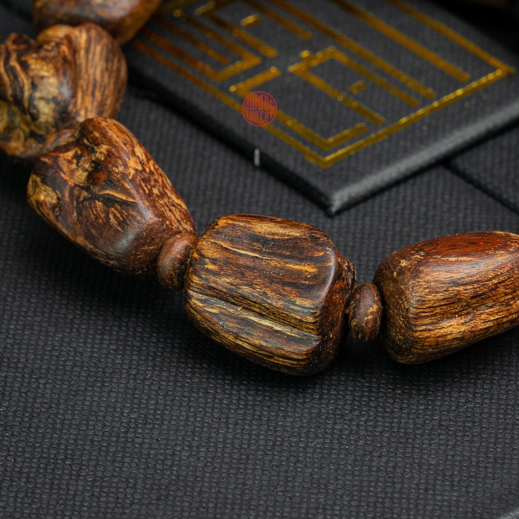 Vòng tay Trầm Hương cận chìm dạng hạt tự nhiên Hiếm ( size nam to )