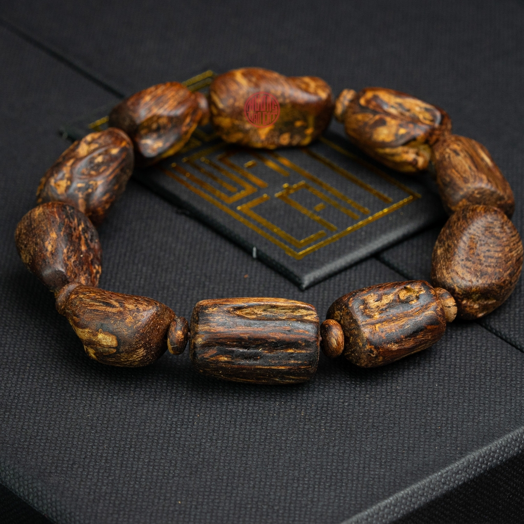 Vòng tay Trầm Hương cận chìm dạng hạt tự nhiên Hiếm ( size nam to )