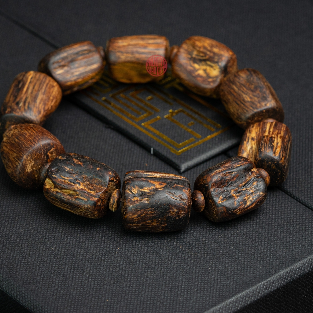 Vòng tay Trầm Hương cận chìm dạng hạt tự nhiên Hiếm ( size nam to )