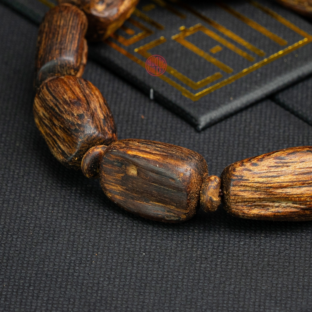 Vòng tay Trầm Hương cận chìm dạng hạt tự nhiên Hiếm ( size nam trung )