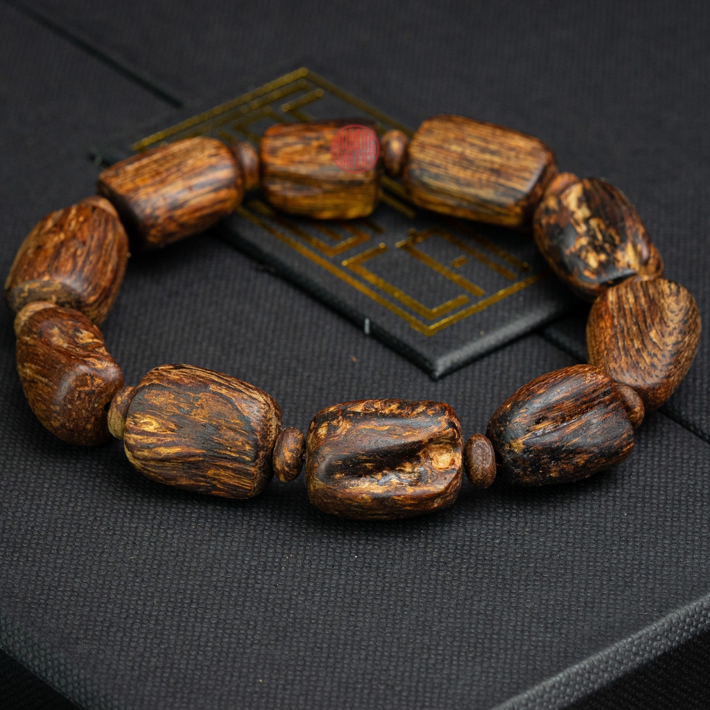 Vòng tay Trầm Hương cận chìm dạng hạt tự nhiên Hiếm ( size nam trung )