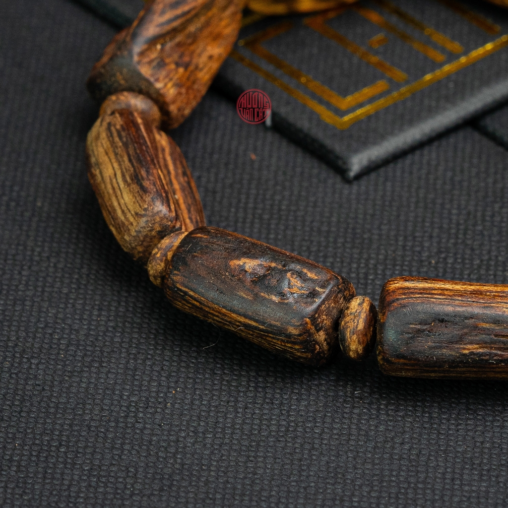 Vòng tay Trầm Hương cận chìm dạng hạt tự nhiên Hiếm ( size nam trung )