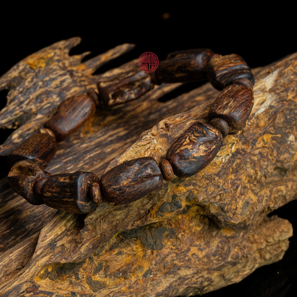 Vòng tay Trầm Hương cận chìm dạng hạt tự nhiên Hiếm ( size nam trung )