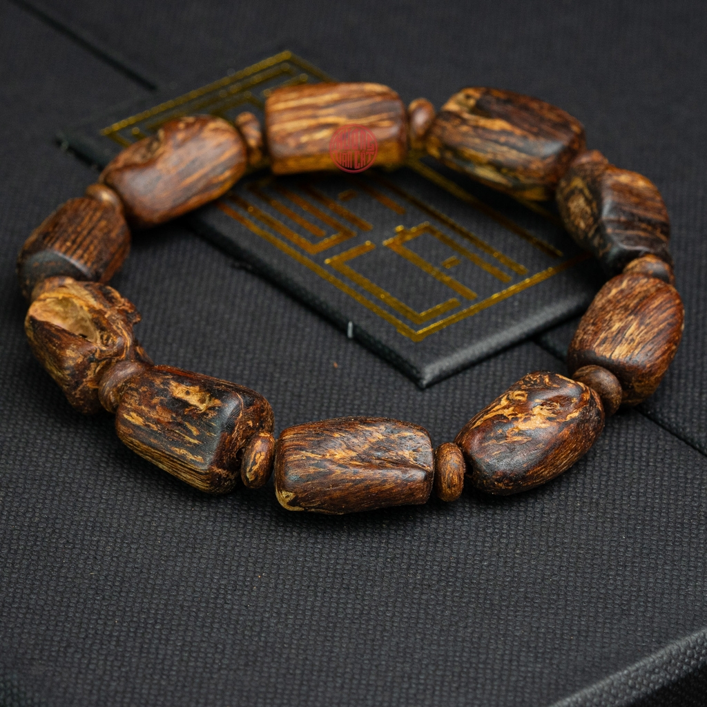 Vòng tay Trầm Hương cận chìm dạng hạt tự nhiên Hiếm ( size nam trung )