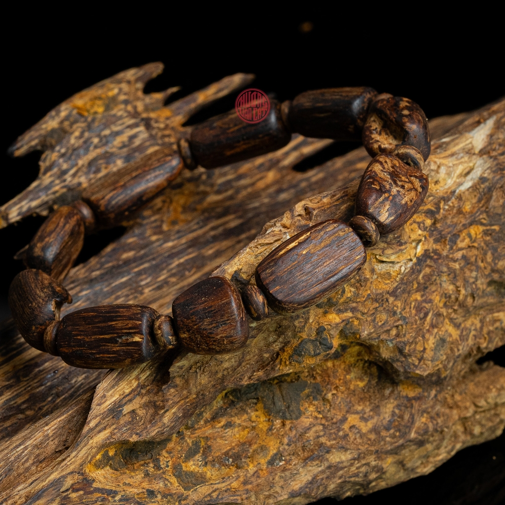 Vòng tay Trầm Hương cận chìm dạng hạt tự nhiên Hiếm ( size nam trung )