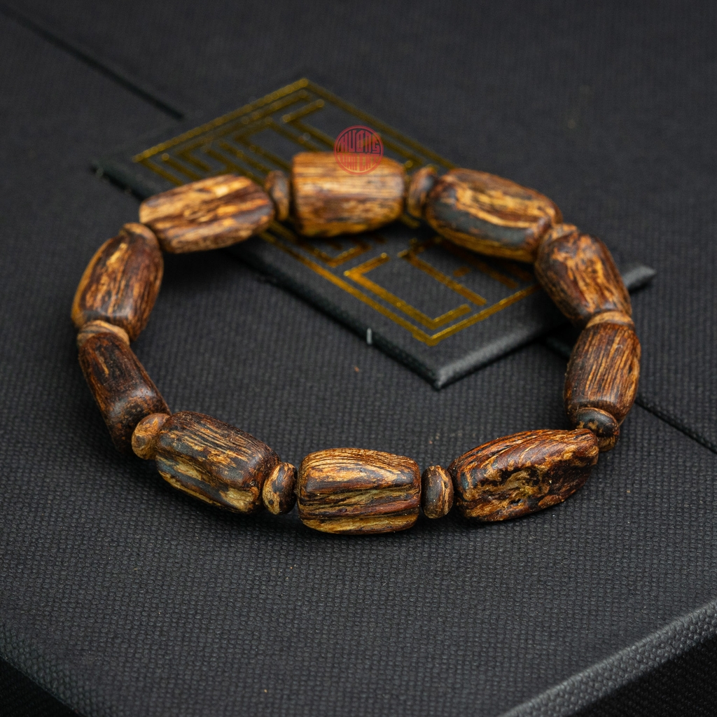 Vòng tay Trầm Hương cận chìm dạng hạt tự nhiên Hiếm ( size nữ )