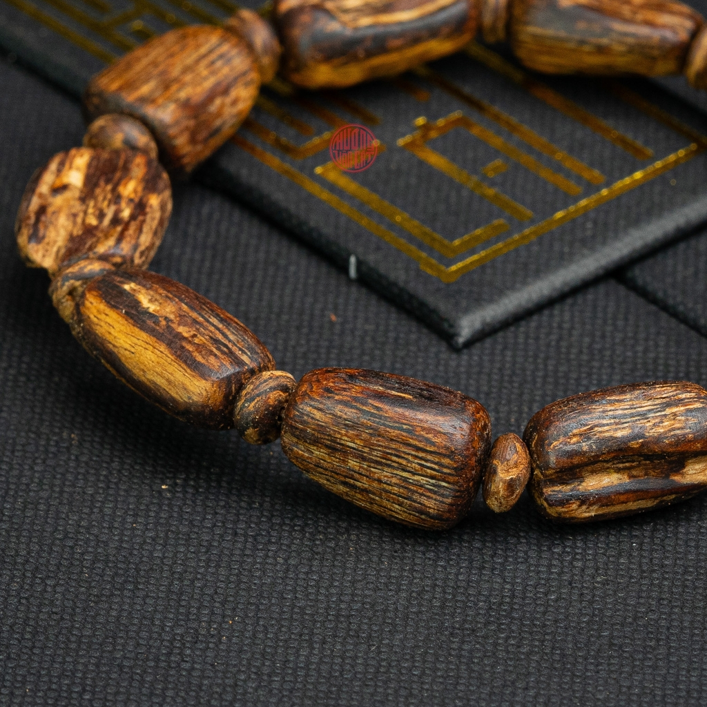 Vòng tay Trầm Hương cận chìm dạng hạt tự nhiên Hiếm ( size nữ )